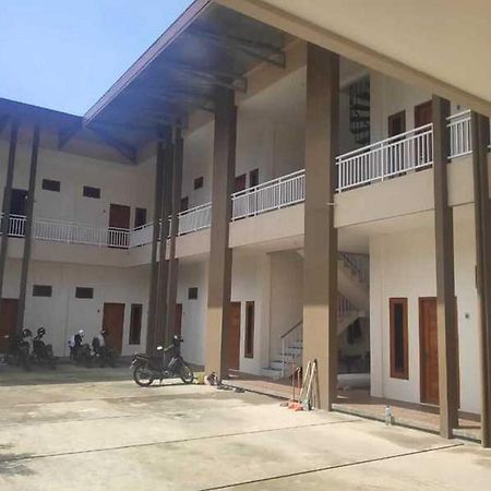 RedDoorz near Universitas Muhammadiyah Purwokerto Kembaran Bagian luar foto