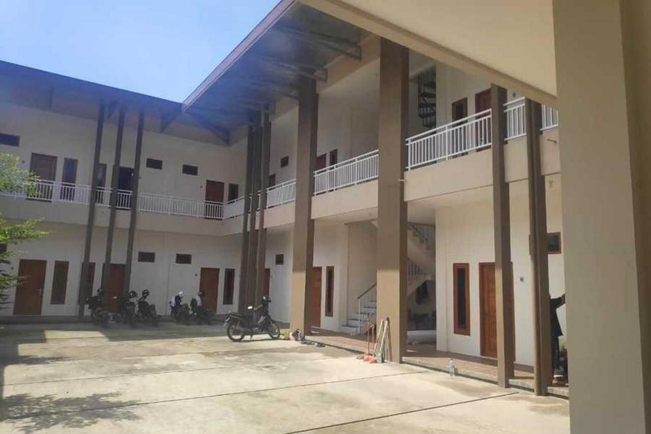 RedDoorz near Universitas Muhammadiyah Purwokerto Kembaran Bagian luar foto