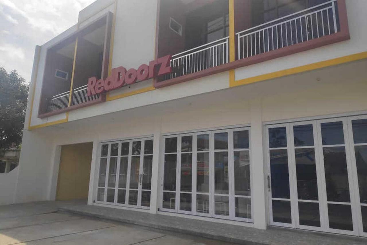 RedDoorz near Universitas Muhammadiyah Purwokerto Kembaran Bagian luar foto
