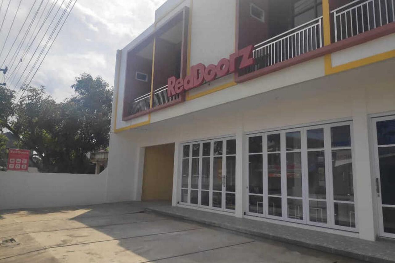 RedDoorz near Universitas Muhammadiyah Purwokerto Kembaran Bagian luar foto