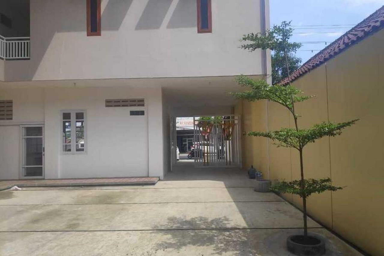 RedDoorz near Universitas Muhammadiyah Purwokerto Kembaran Bagian luar foto