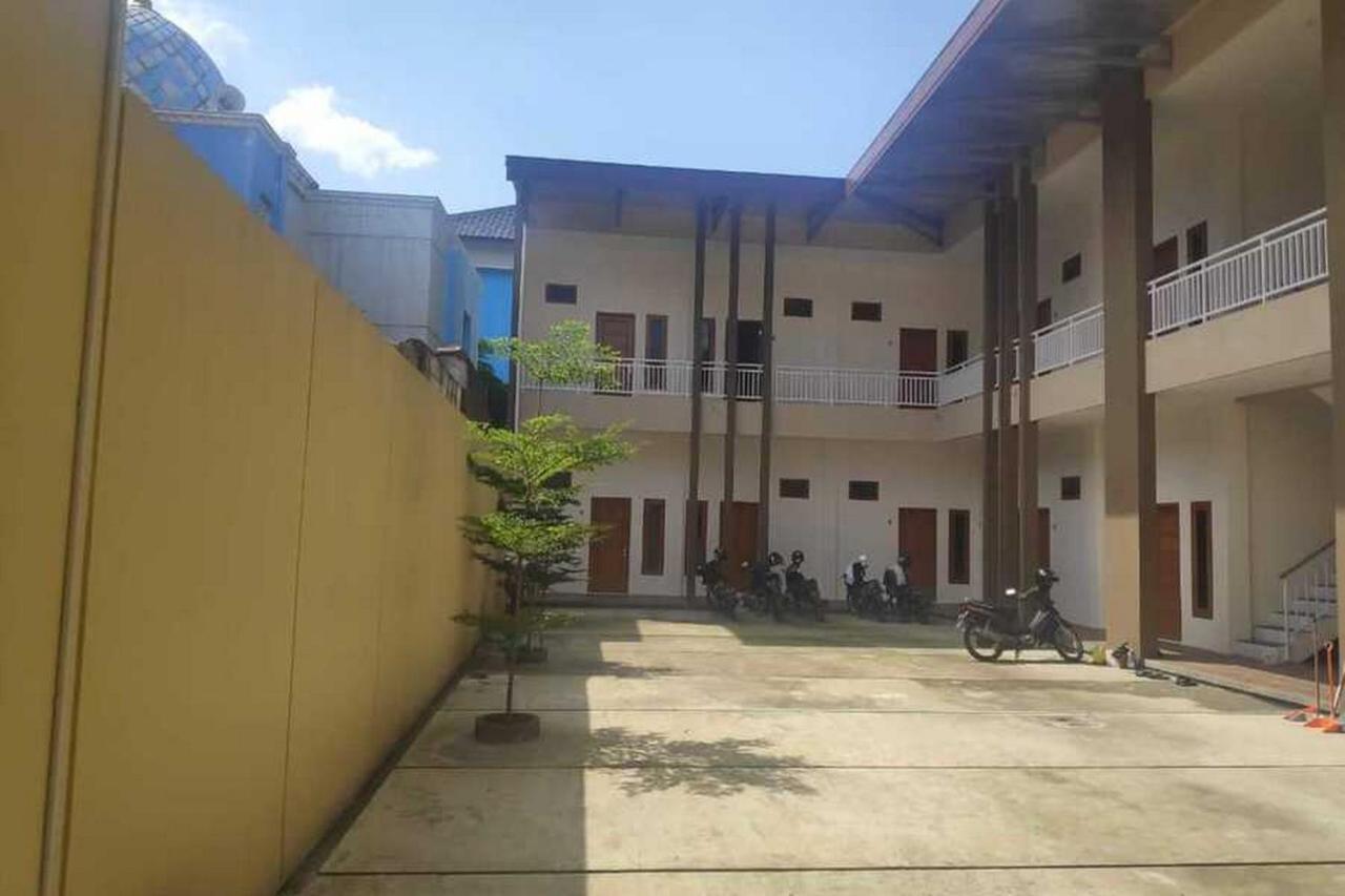RedDoorz near Universitas Muhammadiyah Purwokerto Kembaran Bagian luar foto